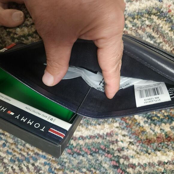 Tommy-hilfiger Men's White and Red Wallet-purses - Picture 5 of 6